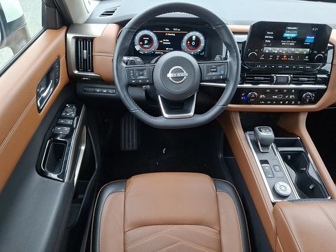 Used 2024 Nissan Pathfinder Platinum AWD/4WD image 12