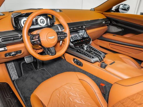Used 2025 Aston Martin Vanquish image 3