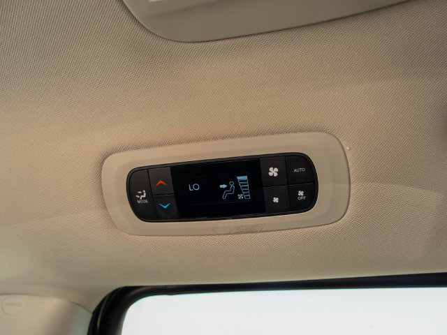 Used 2024 Chrysler Pacifica Limited FWD image 27