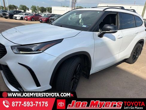 Used 2024 Toyota Highlander XSE FWD image 1