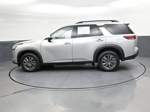 Used 2025 Nissan Pathfinder SV AWD/4WD image 7