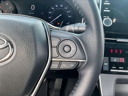 Used 2019 Toyota Avalon XLE image 12