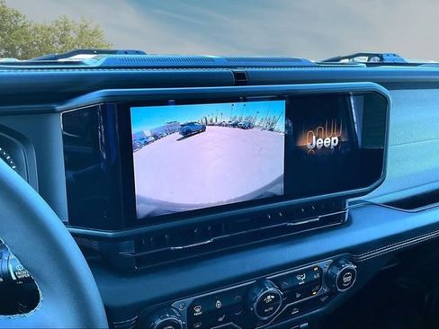 Used 2025 Jeep Wrangler Unlimited Sahara AWD/4WD image 14
