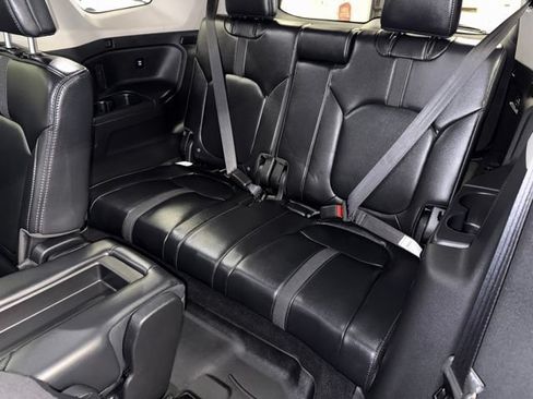 Used 2025 Honda Pilot EX-L image 25