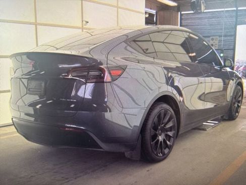 Used 2023 Tesla Model Y Long Range AWD/4WD image 3