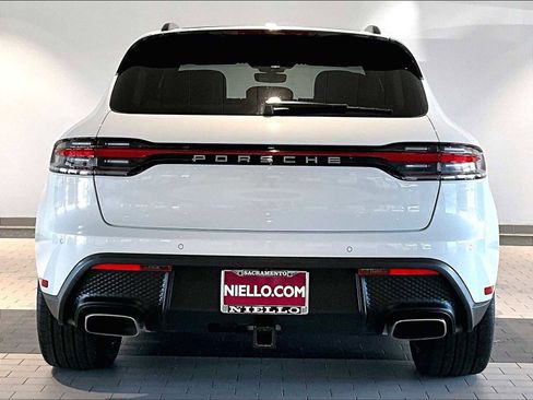 Used 2025 Porsche Macan image 9