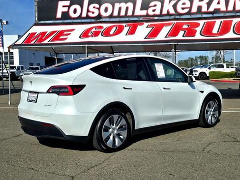 Used 2021 Tesla Model Y Long Range image 4