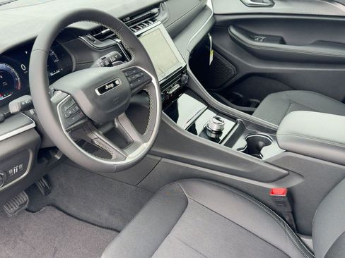 New 2025 Jeep Grand Cherokee Laredo X image 4