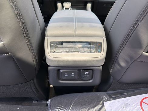Used 2026 Nissan Pathfinder Platinum AWD/4WD image 26
