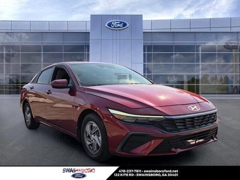 Used 2025 Hyundai Elantra SE FWD image 1
