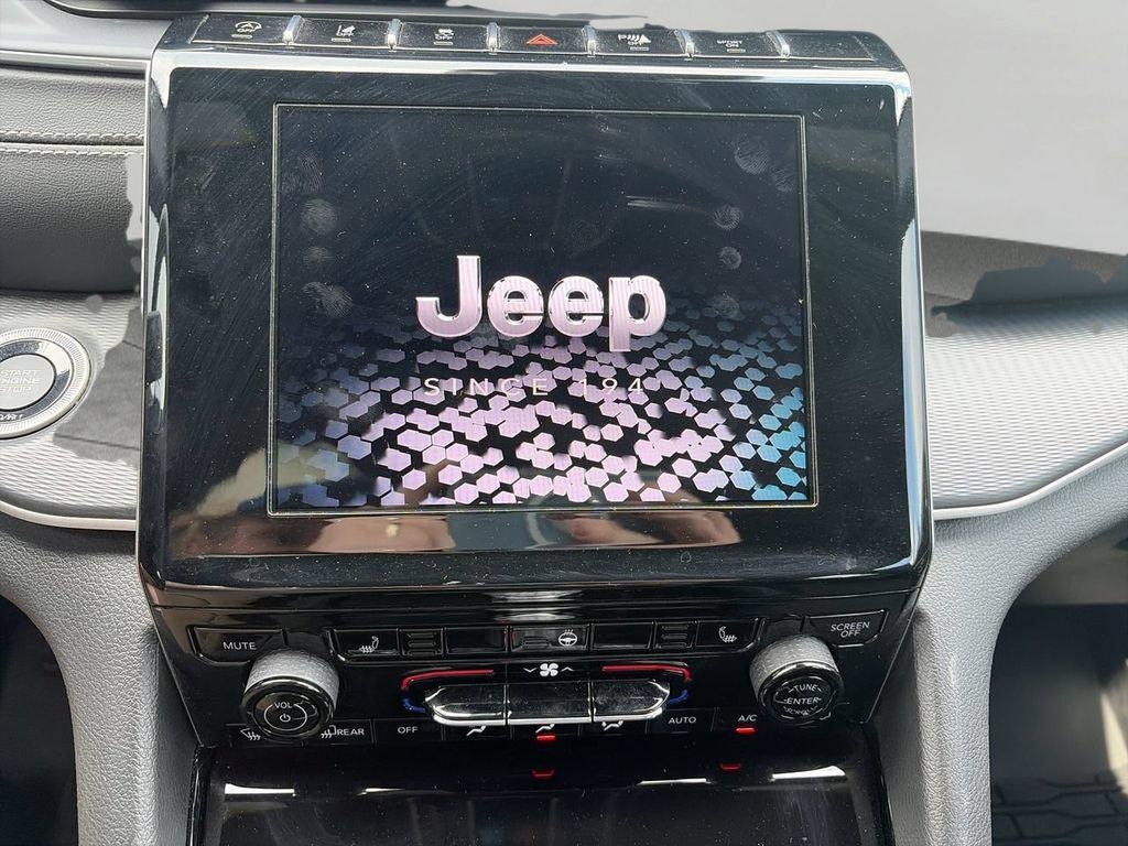 Used 2023 Jeep Grand Cherokee Altitude AWD/4WD image 18