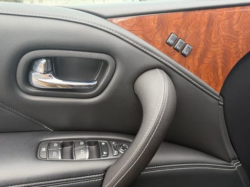 Used 2018 INFINITI QX80 Signature Edition w/ All Season Package image 17