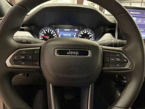 Used 2024 Jeep Compass Latitude image 15