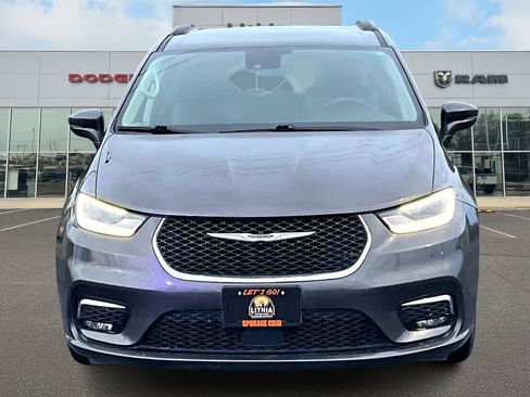 Used 2022 Chrysler Pacifica Touring-L image 6