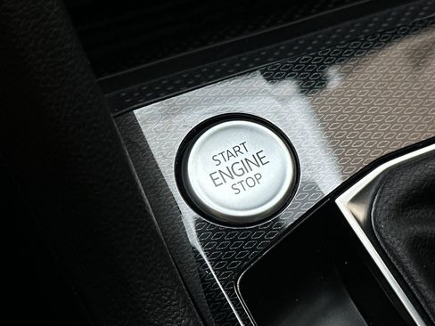 New 2025 Volkswagen Taos SE image 20