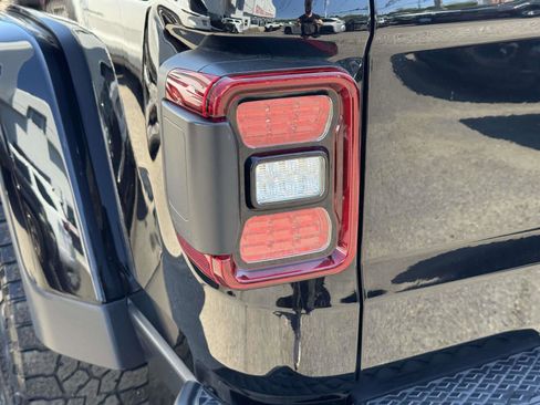Used 2021 Jeep Gladiator Mojave AWD/4WD image 11