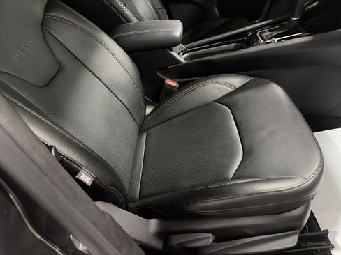 Used 2022 Jeep Compass Limited image 29