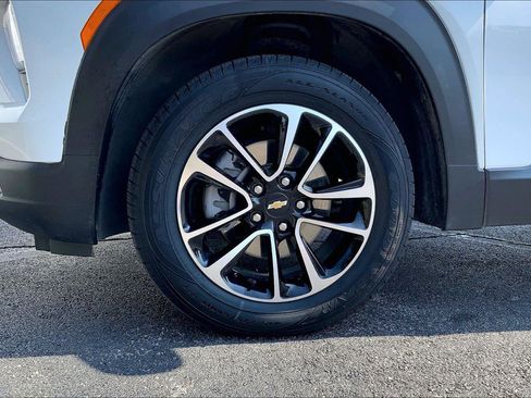 Used 2025 Chevrolet TrailBlazer LT AWD/4WD image 9