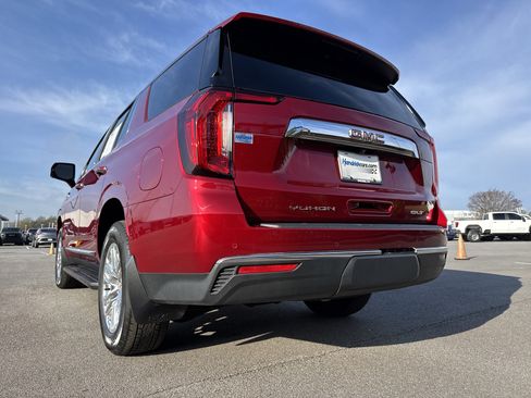 Used 2021 GMC Yukon SLT w/ SLT Premium Package image 8