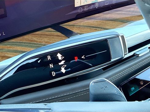 Used 2025 Cadillac Escalade ESV Sport Platinum image 31