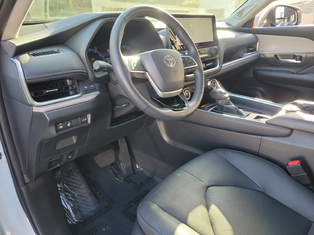Used 2024 Toyota Grand Highlander AWD image 23