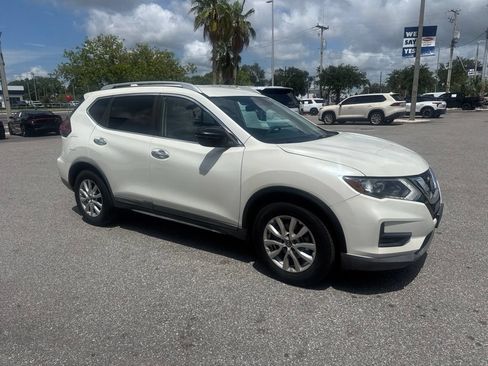 Used 2018 Nissan Rogue SV FWD image 3
