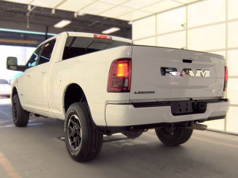 Used 2026 RAM 2500 Laramie AWD/4WD image 18