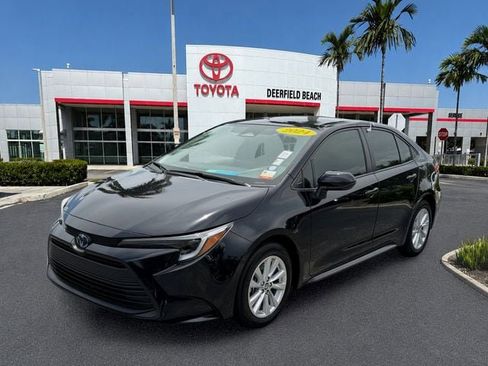 Used 2024 Toyota Corolla LE w/ LE Convenience Package FWD image 3