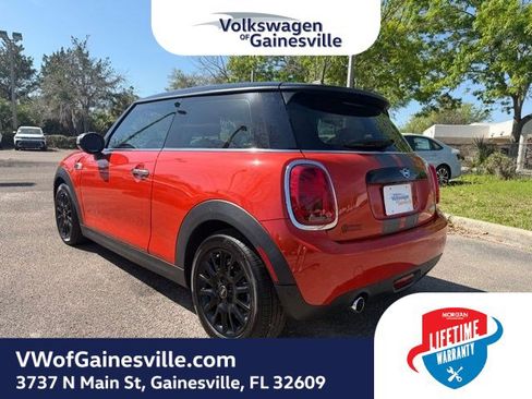 Used 2021 MINI Cooper 2-Door Hardtop image 4