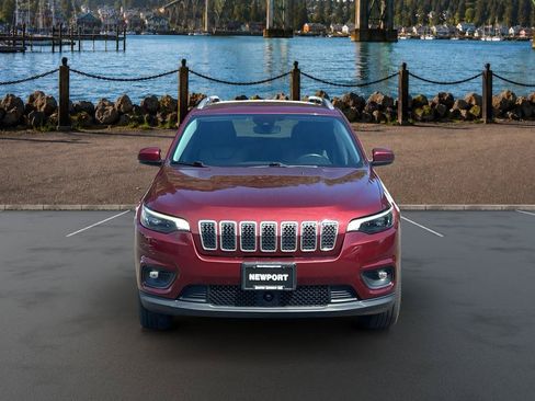 Used 2021 Jeep Cherokee Latitude Plus AWD/4WD image 2