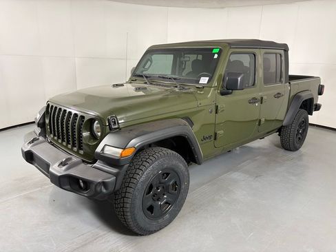 Used 2022 Jeep Gladiator Sport AWD/4WD image 5