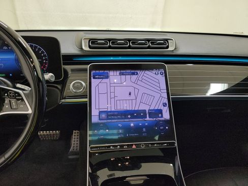 Used 2023 Mercedes-Benz S 580e 4MATIC Sedan w/ AMG Line image 11