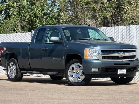 Used 2009 Chevrolet Silverado 1500 LTZ w/ LTZ Plus Package AWD/4WD image 2