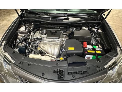 Used 2014 Toyota Camry SE FWD image 4