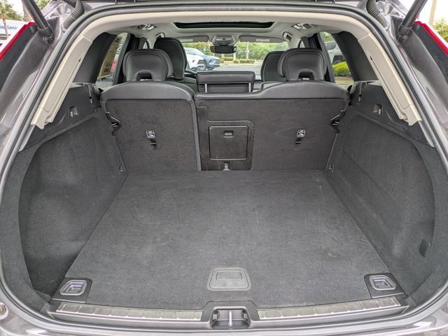 Used 2023 Volvo XC60 B5 Plus FWD image 13