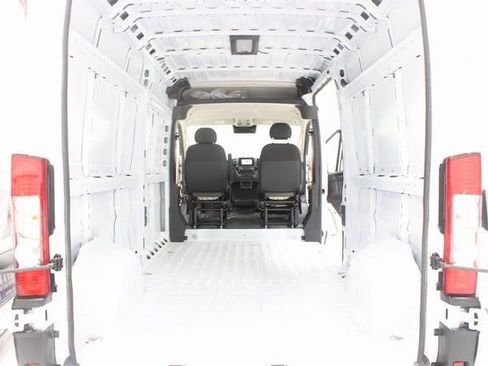 Used 2025 RAM ProMaster 2500 w/ Convenience Group image 16