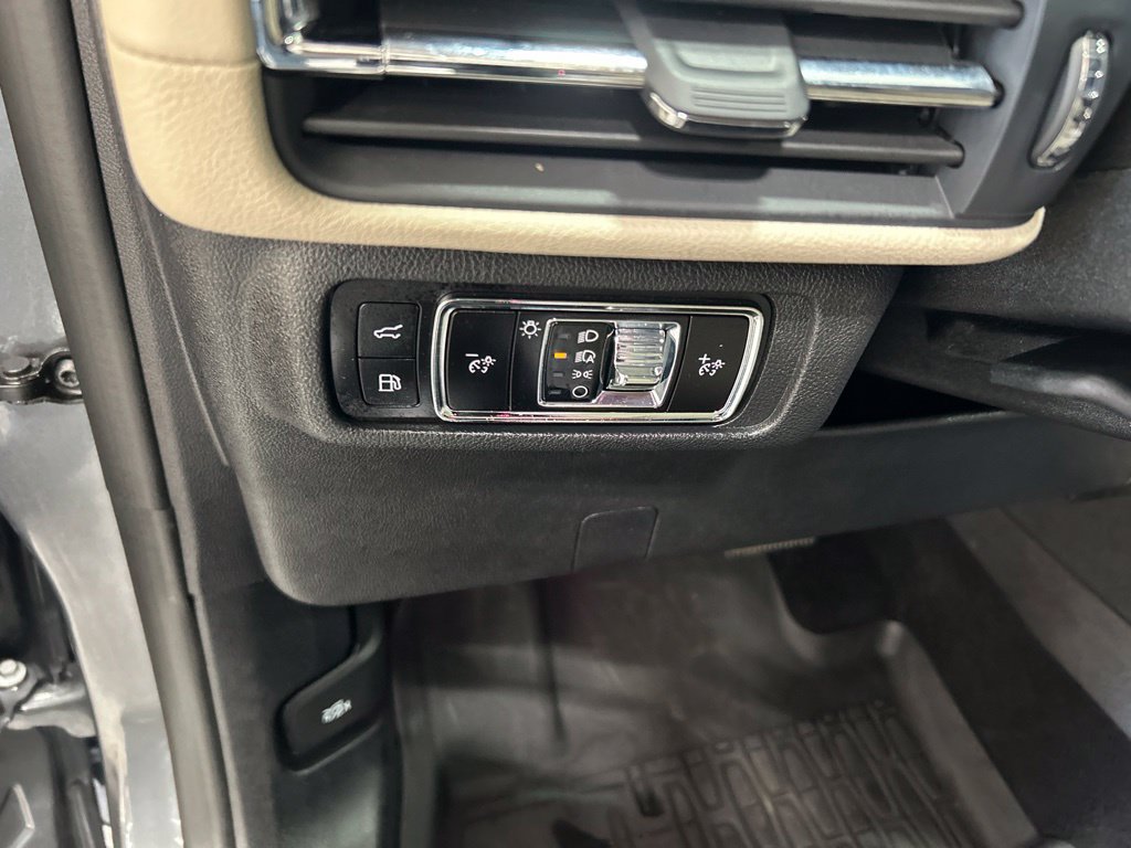 Certified 2025 Lincoln Corsair Grand Touring w/ Rear Removable Package Tray AWD/4WD image 11
