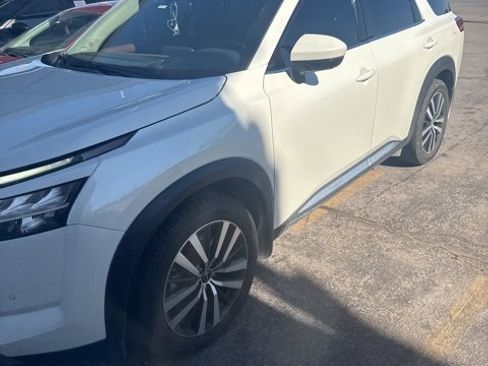 Used 2023 Nissan Pathfinder Platinum w/ Cargo Package image 2