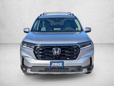 Used 2025 Honda Pilot Touring image 2