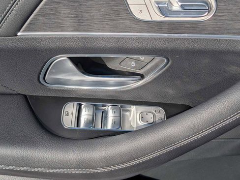 New 2026 Mercedes-Benz GLS 580 4MATIC image 21