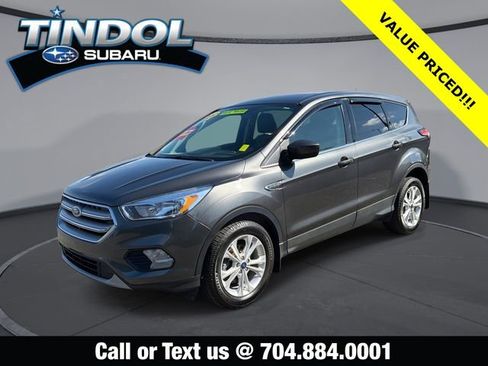 Used 2017 Ford Escape SE image 1