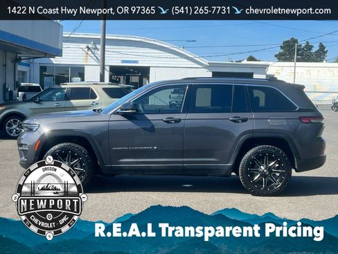 Used 2023 Jeep Grand Cherokee Limited w/ Luxury Tech Group II AWD/4WD image 8