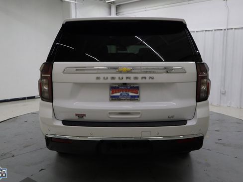 Used 2024 Chevrolet Suburban LT image 4