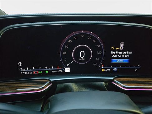 Used 2022 Cadillac Escalade Premium Luxury image 23