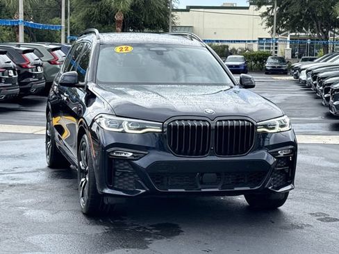 Used 2022 BMW X7 xDrive40i w/ M Sport Package AWD/4WD image 3