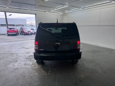 Used 2011 Jeep Liberty Sport image 6