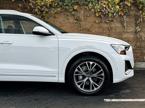 Used 2025 Audi Q8 Premium Plus image 11