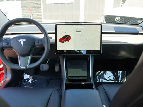 Used 2020 Tesla Model 3 Standard Range Plus RWD image 9