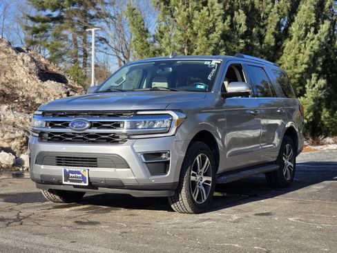 Used 2024 Ford Expedition Limited image 4