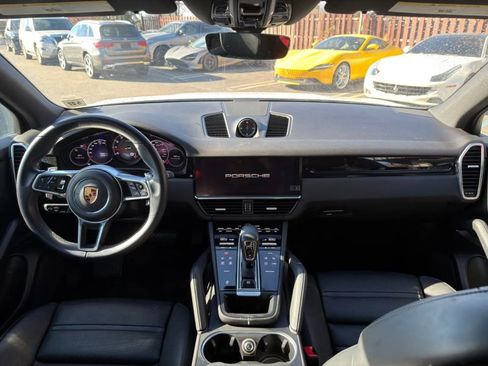 Used 2022 Porsche Cayenne Platinum Edition image 18
